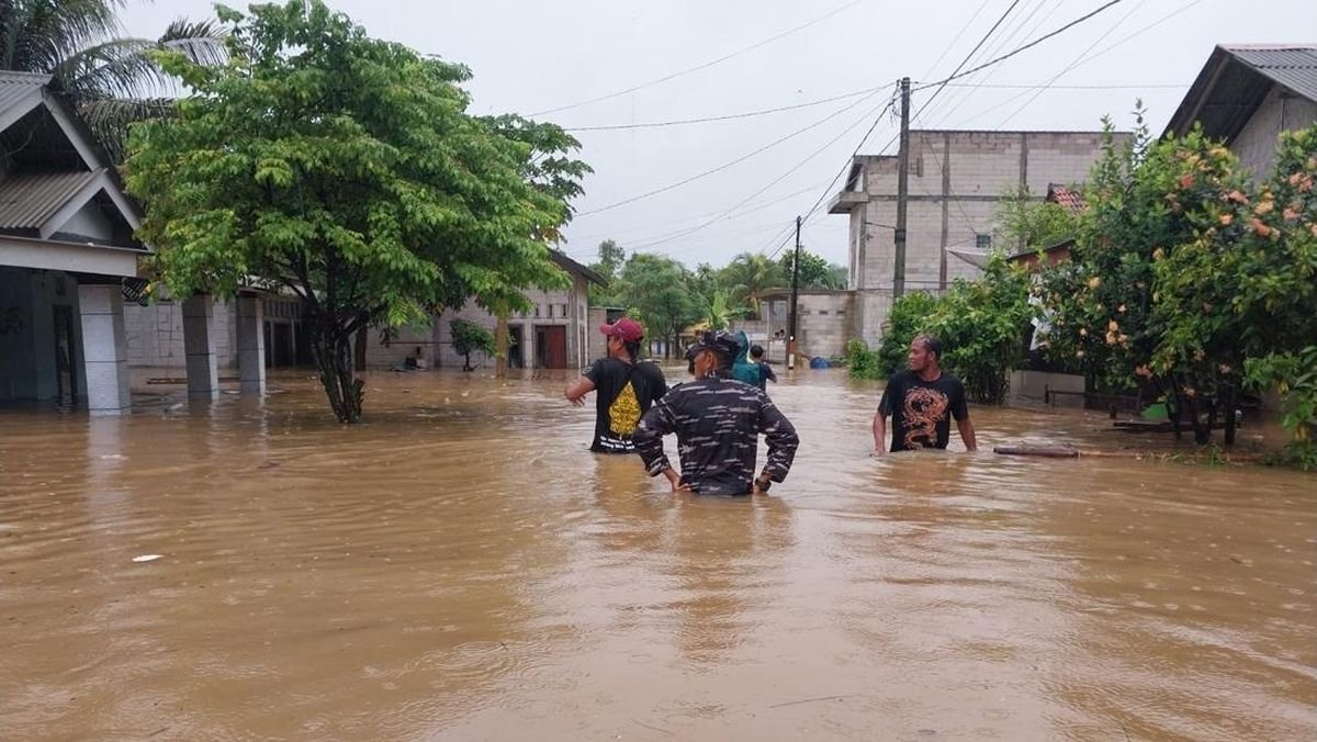 Gelombang Banjir di Pulau Jawa: Subang, Bandung, Jakarta hingga Malang Kewalahan Hadapi Curah Hujan Tinggi